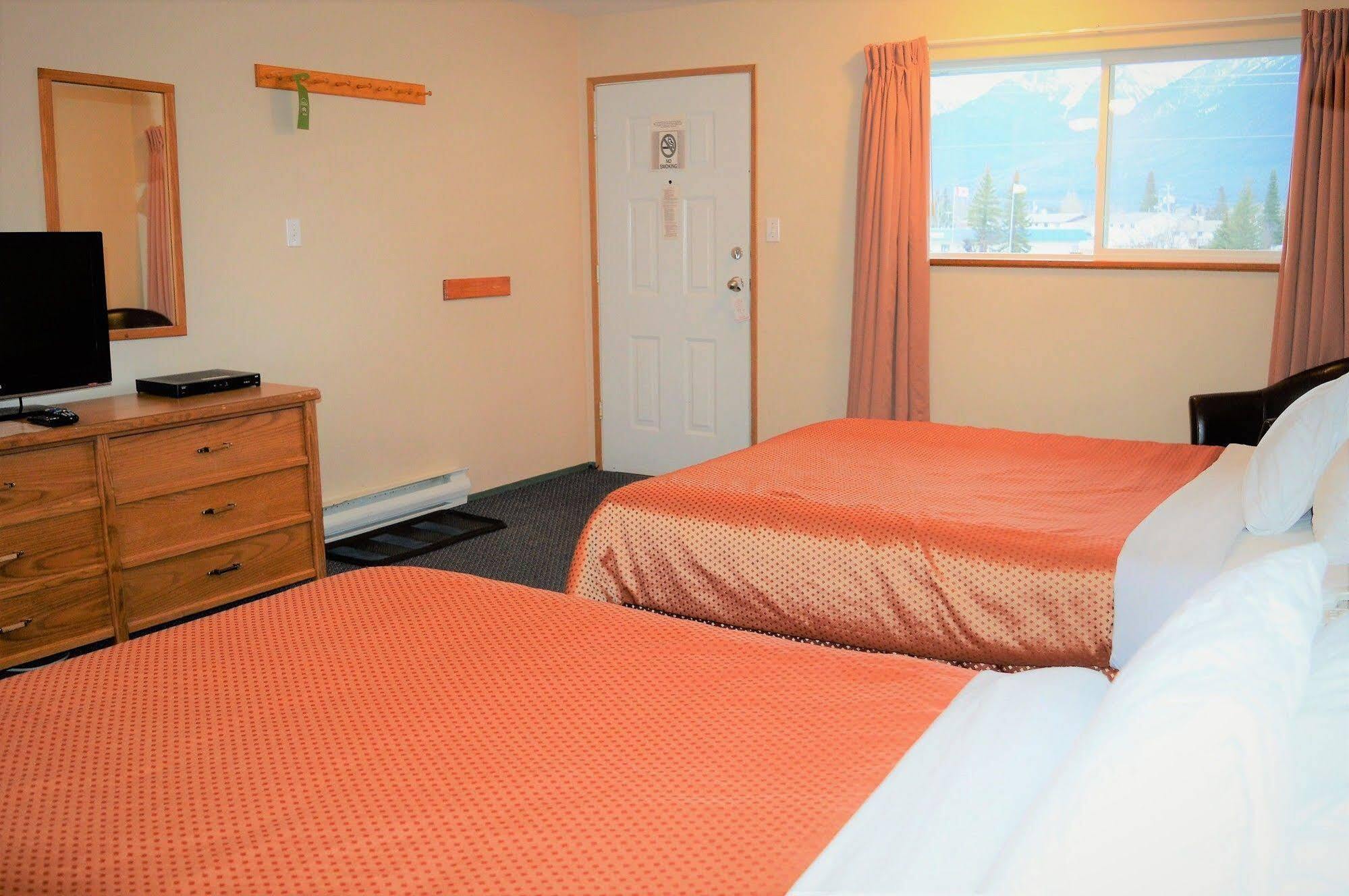 แทรเวลลอดจ์ บาย วินด์แฮม แมคไบรด์ Motel McBride ภายนอก รูปภาพ